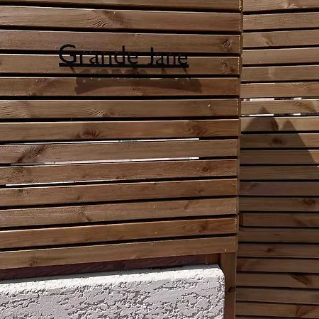 La Grande Jane Petite Bord De 아파트 보르고